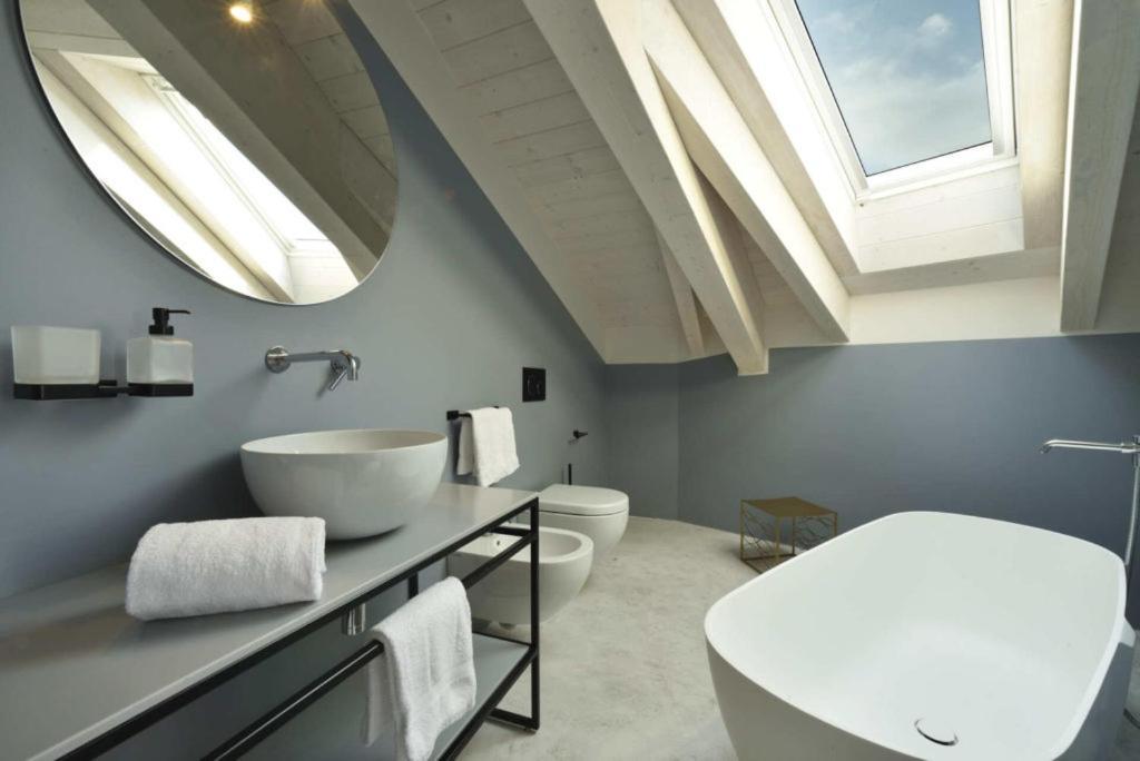 Hotel De La 3*