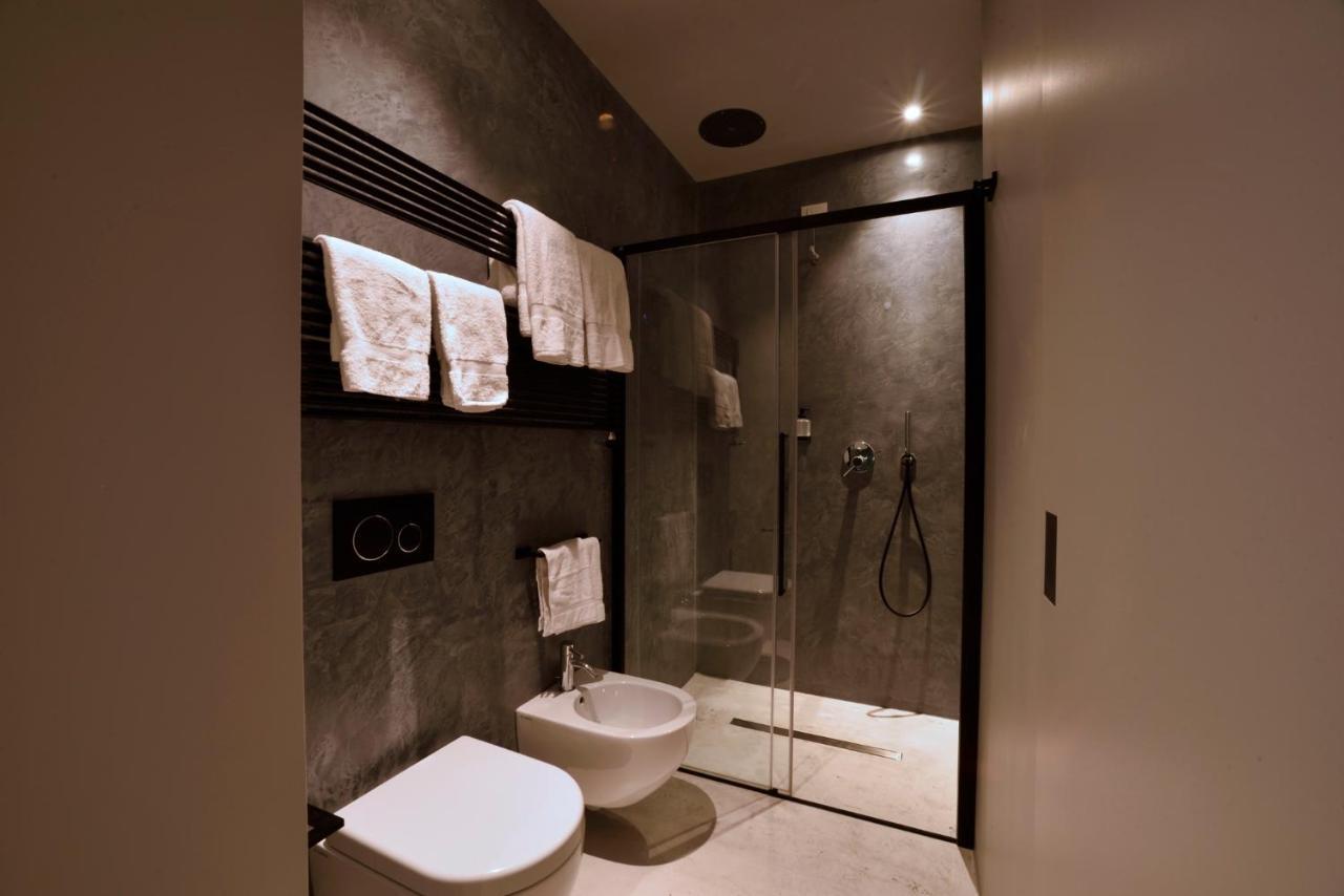 Hotel De La 3*