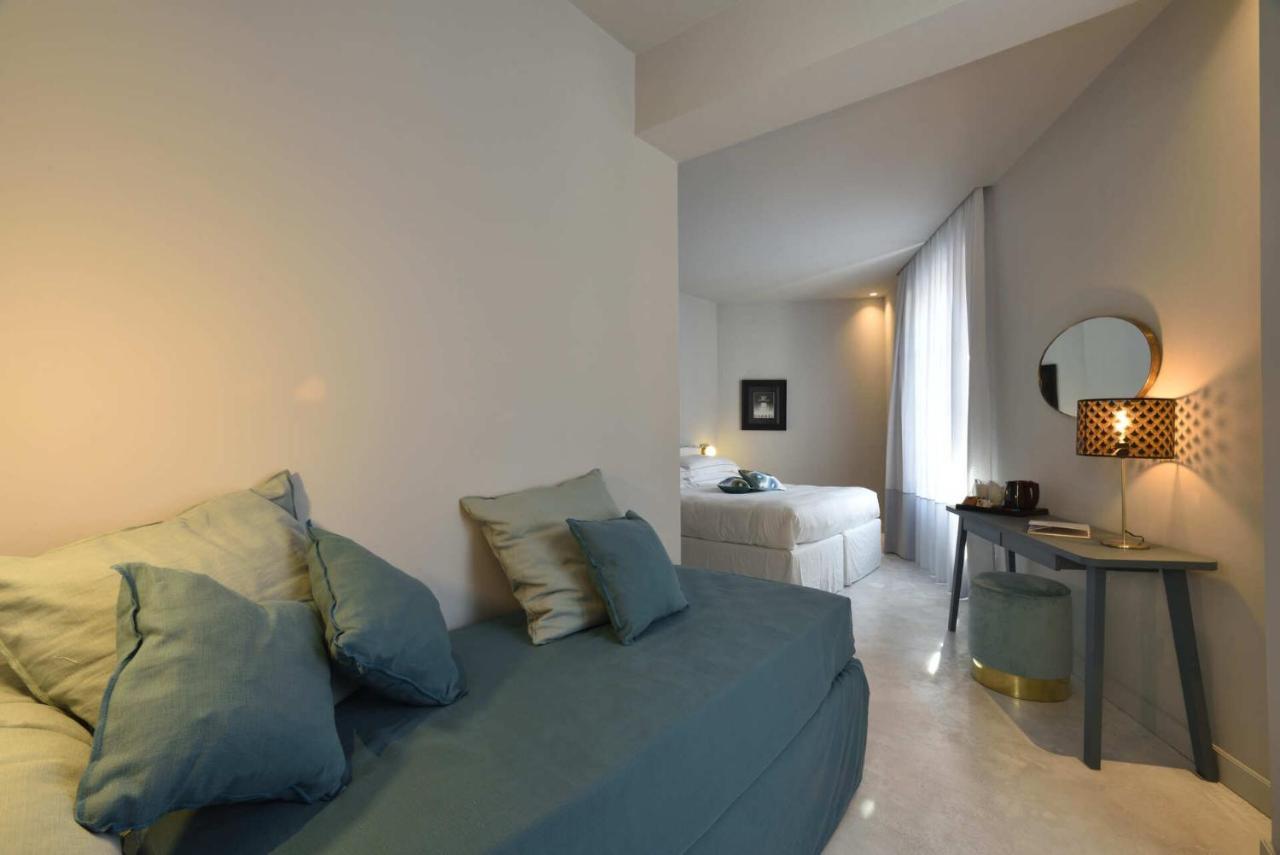 Hotel De La 3*